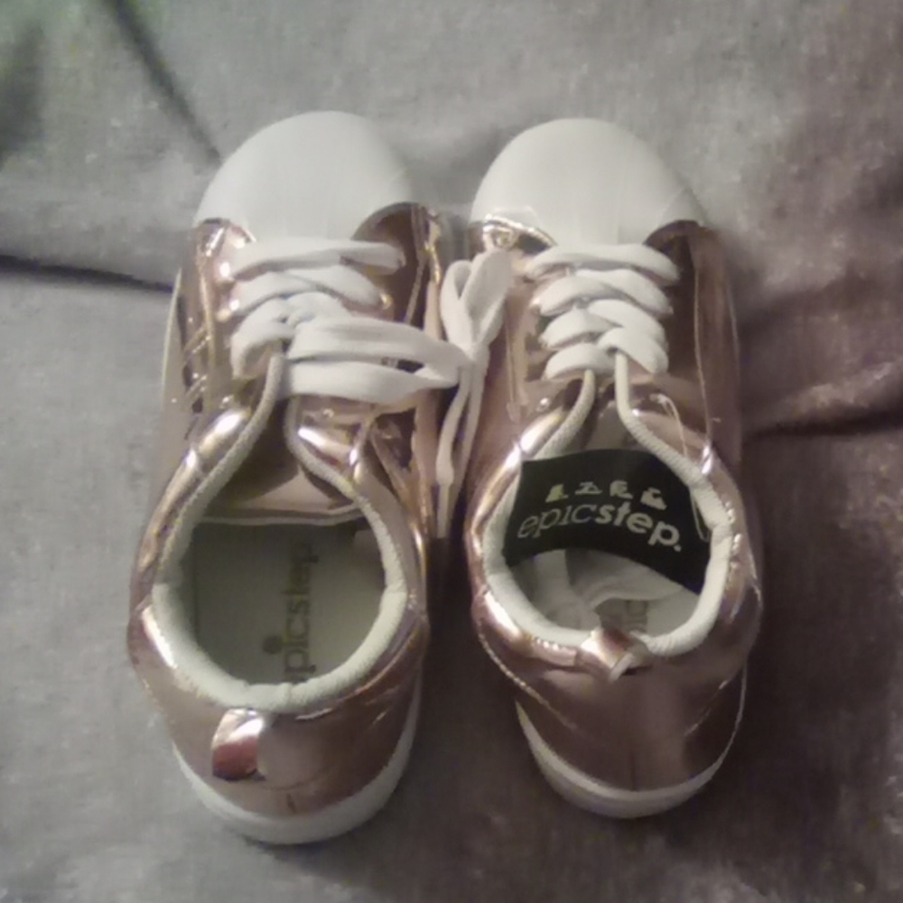 Sneakers - Picture 3 of 5